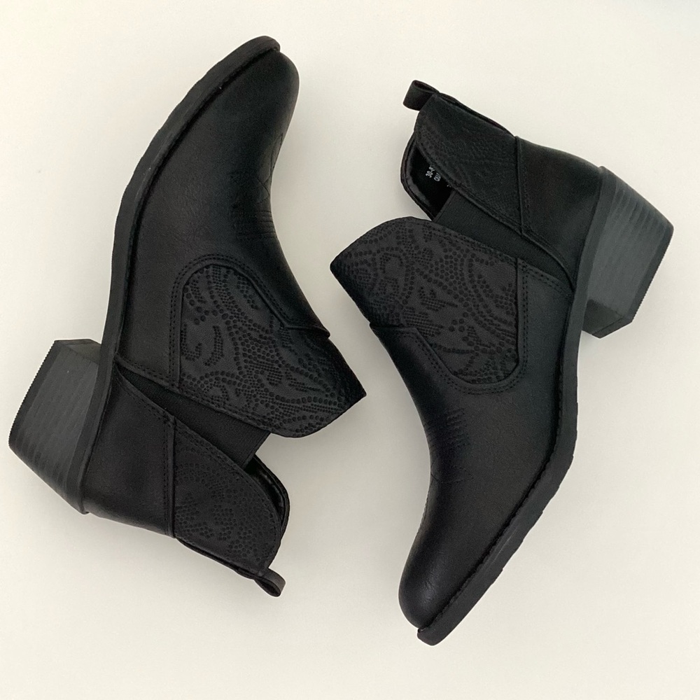 \Easy Street\ NWB Legend Ankle Boots - Picture 2 of 12